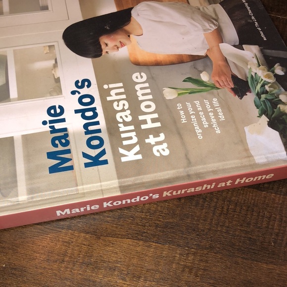 Marie Kondos tidy up minimalist coffee table hardcover book - Picture 10 of 11